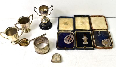 Lot 26 - A group of collectables to include a silver...