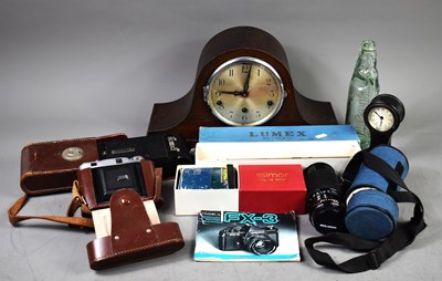 Lot 31 - A group of collectables to include a 1940s oak...