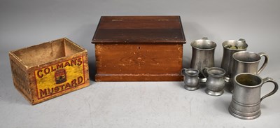 Lot 22 - A group of collectables to include a vintage...