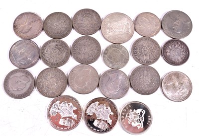 Lot 284 - A group of silver coins to include a 1961...
