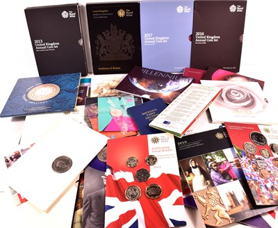 Lot 253 - A group of Royal Mint coins to include United...