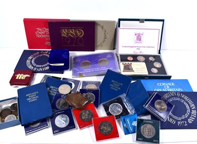 Lot 221 - A large group of coins to include Royal Mint...