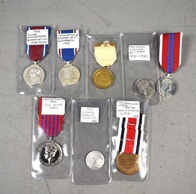 Lot 426 - A group of medals and medallions to include a...