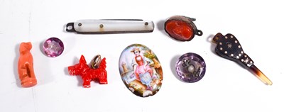 Lot 17 - A selection of 19th century collectables to...