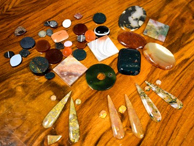 Lot 28 - A group of specimen jewellery agates, all...