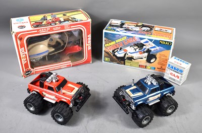 Lot 397 - A group of vintage toys to include a boxed...