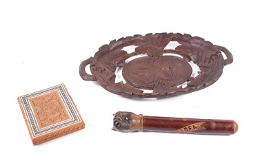 Lot 175 - A novelty treen cigar tube with bulldog head...