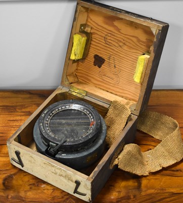 Lot 429 - A military issue compass, bearing Admiralty...