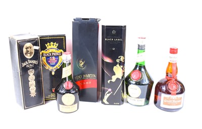 Lot 381 - A group of alcohol to include a bottle of...