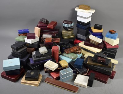 Lot 165 - A large group of antique and later jewellery...