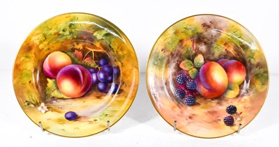 Lot 82 - A pair of Royal Worcester cabinet plates...