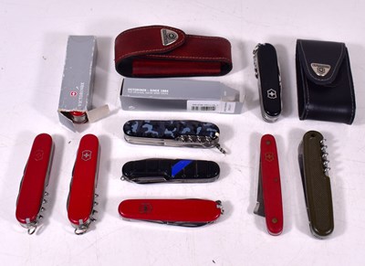 Lot 477 - A group of penknives and multi tools,...