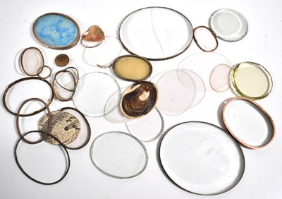 Lot 39 - A group of 19th century glass jewellery and...