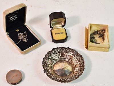 Lot 114 - A group of silver to include a bon bon dish,...