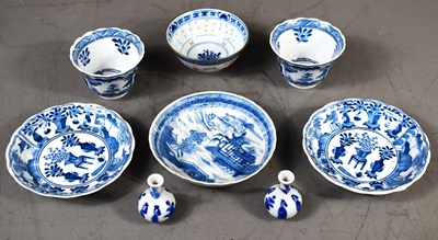 Lot 349 - A group of Chinese blue and white porcelain to...