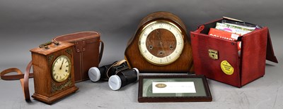 Lot 261 - A group collectables to include an oak cased...