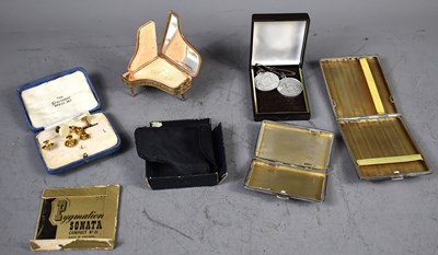 Lot 263 - A group of collectables to include a Pygmalion...
