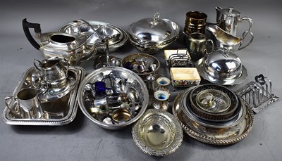 Lot 131 - A group of silver plated items to include a...