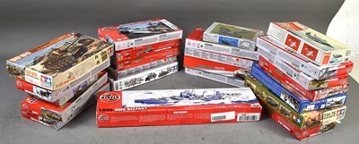 Lot 313 - A group of model kits to include an Airfix...