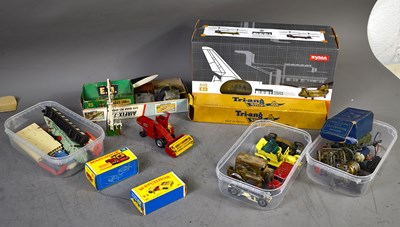 Lot 304 - A group of vintage toys to include a Triang...