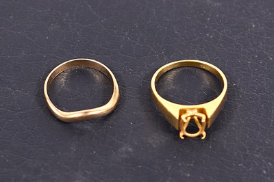 Lot 87 - An 18ct gold ring, lacking stone, 3.1g, and a...