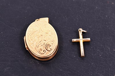 Lot 86 - A 9ct gold oval photograph locket, together...