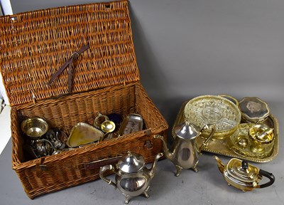 Lot 139 - A group of silver plate ware to include tea...