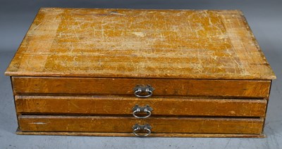 Lot 317 - A group of vintage Meccano housed in a three...
