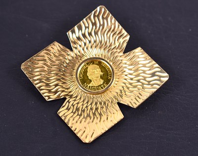 Lot 14 - An 18ct gold Venezuelan brooch set with a...