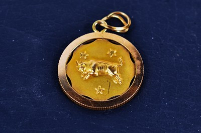 Lot 100 - An 18ct gold taurus zodiac pendant, 6.5g.