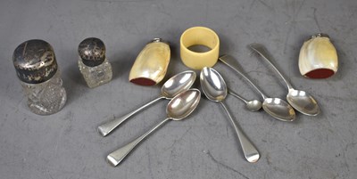 Lot 118 - A set of five silver teaspoons, 3.4toz...