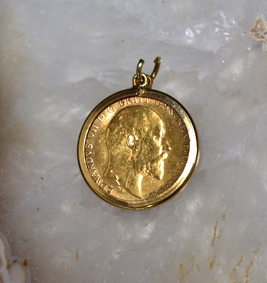 Lot 213 - An Edward VII gold half sovereign in a 9ct...
