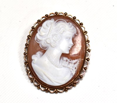 Lot 77 - A 9ct gold cameo brooch, depicting a woman's...