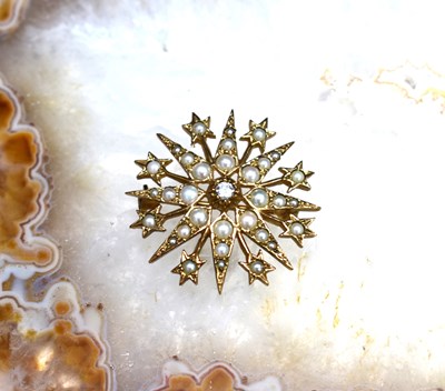 Lot 172 - A 9ct gold, seed pearl and diamond solitaire...