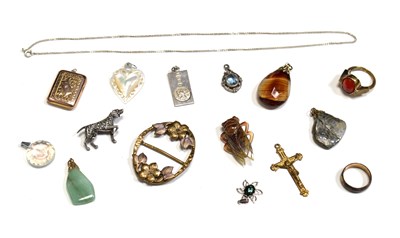 Lot 66 - A group of jewellery to include a gold plated...