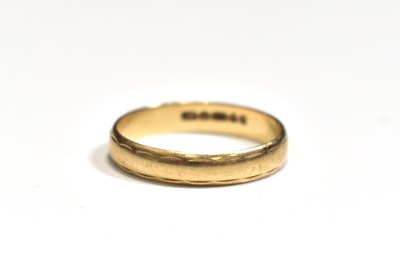 Lot 79 - A 9ct gold wedding band, size Q, 2g.