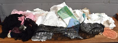 Lot 325 - A group of vintage linen, night gowns, gloves...