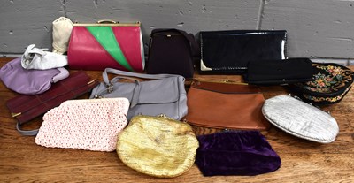 Lot 324 - A collection of vintage bags to include a...