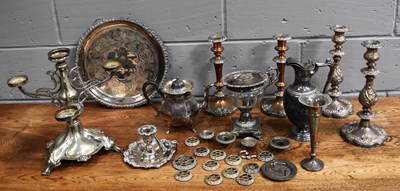 Lot 135 - A group of silver plate ware to include a...
