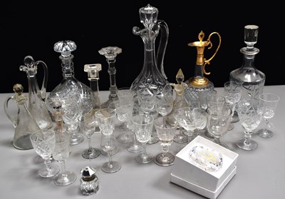 Lot 164 - A group of glassware to include cut glass...