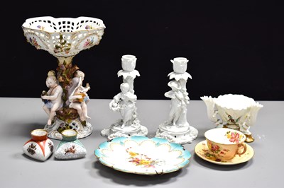 Lot 208 - A group of porcelain to include two small...