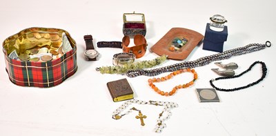 Lot 270 - A group of collectables to include Mozambique...