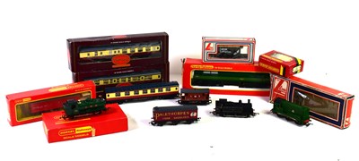 Lot 298 - A collection of boxed 00 gauge scale models...