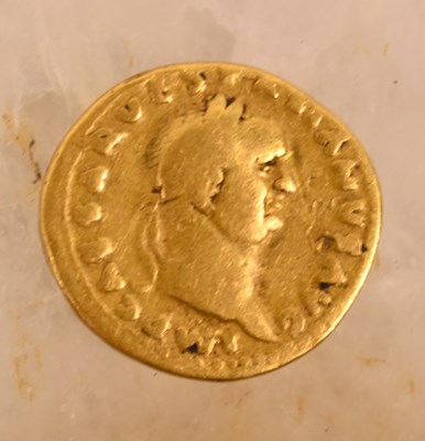 Lot 20 - A Roman gold aureus of the Emperor Vespasian,...