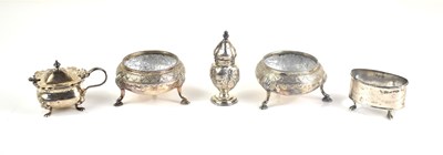 Lot 345 - A group of silver to include a pair of...