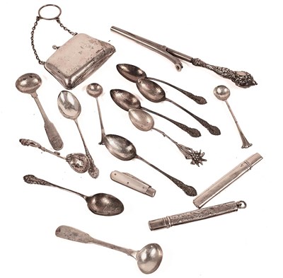Lot 323 - A group of silver to include a coin purse,...