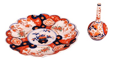 Lot 193 - A Japanese Imari plate with scalloped from...