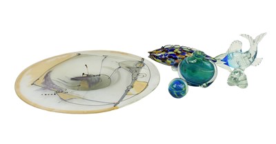 Lot 197 - A selection of vintage glassware to include...