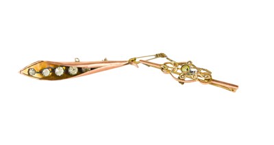 Lot 112 - A 9ct gold, peridot and seed pearl sweetheart...