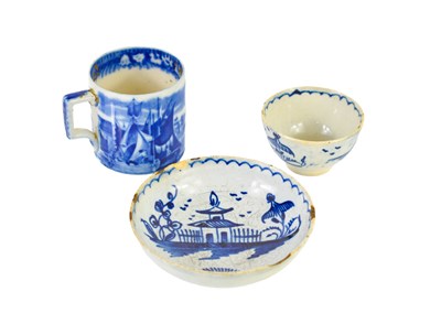 Lot 209 - A small 18th century blue and white Chinese...